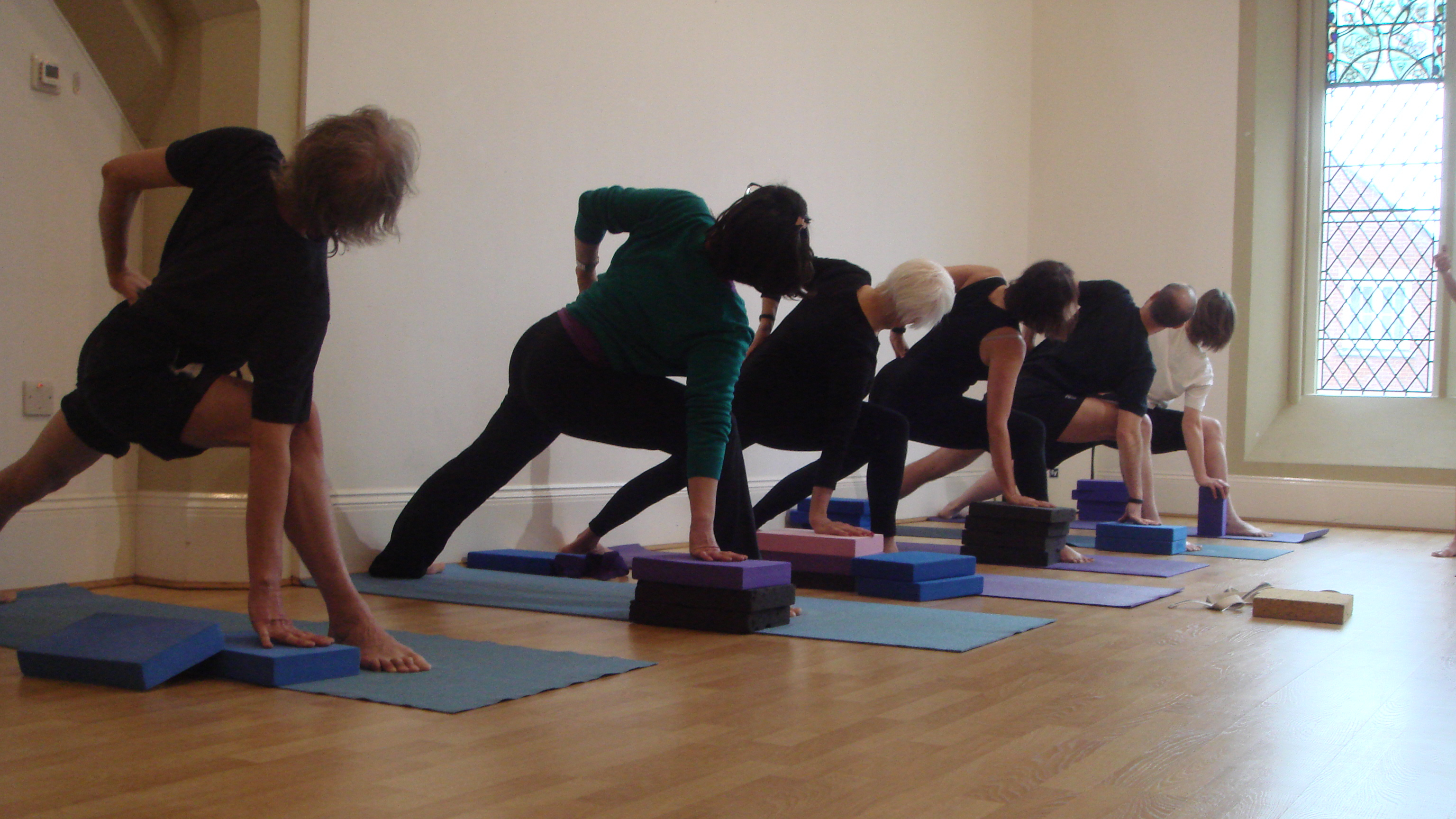 #yogainforesthill #iyengaryoga #onlineyoga #robbieyoga #graziayoga #yogamat #yogaprop