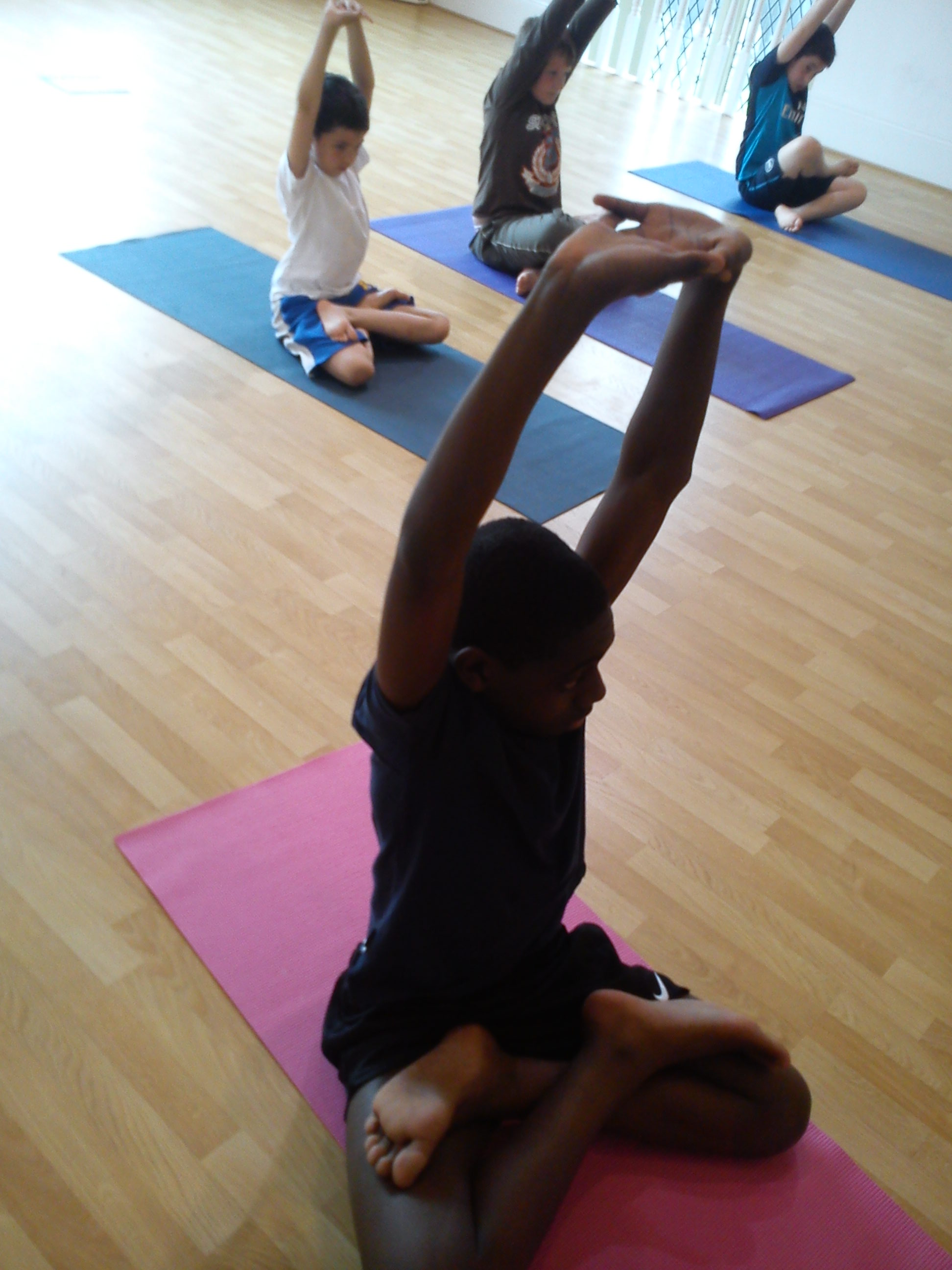 #yogaforkids #yogaforchildren #yoga4kids #yogainforesthill #iyengaryoga #onlineyoga #iyengaryoga #robbieyoga #graziayoga