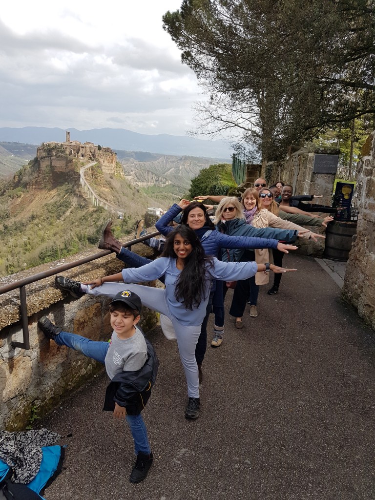 #yogainforesthill #iyengaryoga #onlineyoga #robbieyoga #graziayoga #yogamat #yogaprop