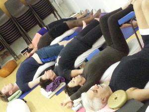 #Online #YogaClasses #GraziaFarinaperforming #Virabhadrasana-1 #marichyasana3 #marichyasana3 #adhomukavrksasana #handstand #handbalance #ubbayapadangustasana #krounsasana #urdhvaprasaritaekapadasana #graziafarina #astavakrasana #Purvottanasana #robbiesilva #iyengayogacenter #upavistakonasana #alfrescoyoga #praia #robbieyiyengaryoga #yogablocks #yogaprops #yogachair #indianyogabolster #yogablanket #yogainforesthill #gryoga #iyengaryoga #staysafe #covid-19 #coronavirus #robertoyoga #graziayoga #restorativeyoga #yogaonline #livestreamyoga #yogalondon