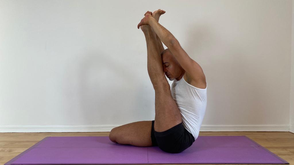 #krounsasana #urdhvaprasaritaekapadasana #graziafarina #astavakrasana #Purvottanasana #robbiesilva #iyengayogacenter #upavistakonasana #alfrescoyoga #praia #robbieyiyengaryoga #yogablocks #yogaprops #yogachair #indianyogabolster #yogablanket #yogainforesthill #gryoga #iyengaryoga #staysafe #covid-19 #coronavirus #robertoyoga #graziayoga #restorativeyoga #yogaonline #livestreamyoga #yogalondon