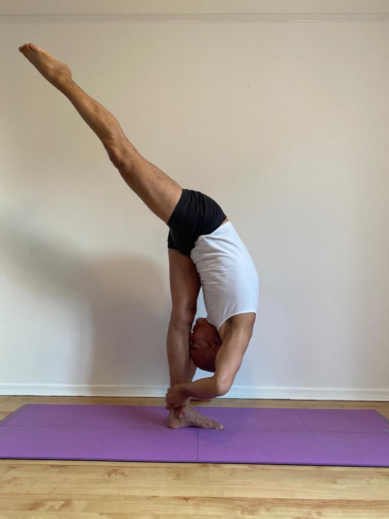 #urdhvaprasaritaekapadasana #graziafarina #astavakrasana #Purvottanasana #robbiesilva #iyengayogacenter #upavistakonasana #alfrescoyoga #praia #robbieyiyengaryoga #yogablocks #yogaprops #yogachair #indianyogabolster #yogablanket #yogainforesthill #gryoga #iyengaryoga #staysafe #covid-19 #coronavirus #robertoyoga #graziayoga #restorativeyoga #yogaonline #livestreamyoga #yogalondon wp-1589803128767.jpg