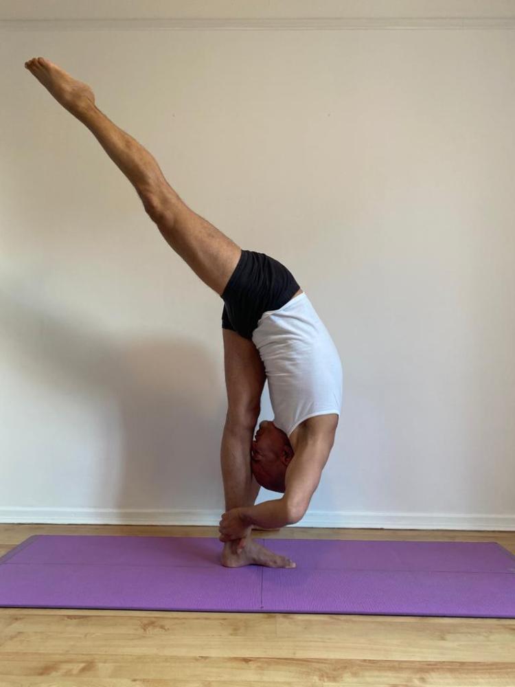 #urdhvaprasaritaekapadasana #graziafarina #astavakrasana #Purvottanasana #robbiesilva #iyengayogacenter #upavistakonasana #alfrescoyoga #praia #robbieyiyengaryoga #yogablocks #yogaprops #yogachair #indianyogabolster #yogablanket #yogainforesthill #gryoga #iyengaryoga #staysafe #covid-19 #coronavirus #robertoyoga #graziayoga #restorativeyoga #yogaonline #livestreamyoga #yogalondon wp-1589803128767.jpg
