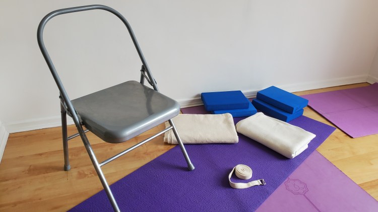 #yogaprops #yogachair #indianyogabolster #yoga blanket #yogainforesthill #gryoga #iyengaryoga #staysafe #covid-19 #coronavirus #robertoyoga #graziayoga #restorativeyoga #yogaonline #livestreamyoga #yogalondonwp wp-1593109867573.jpg 20200619_165840