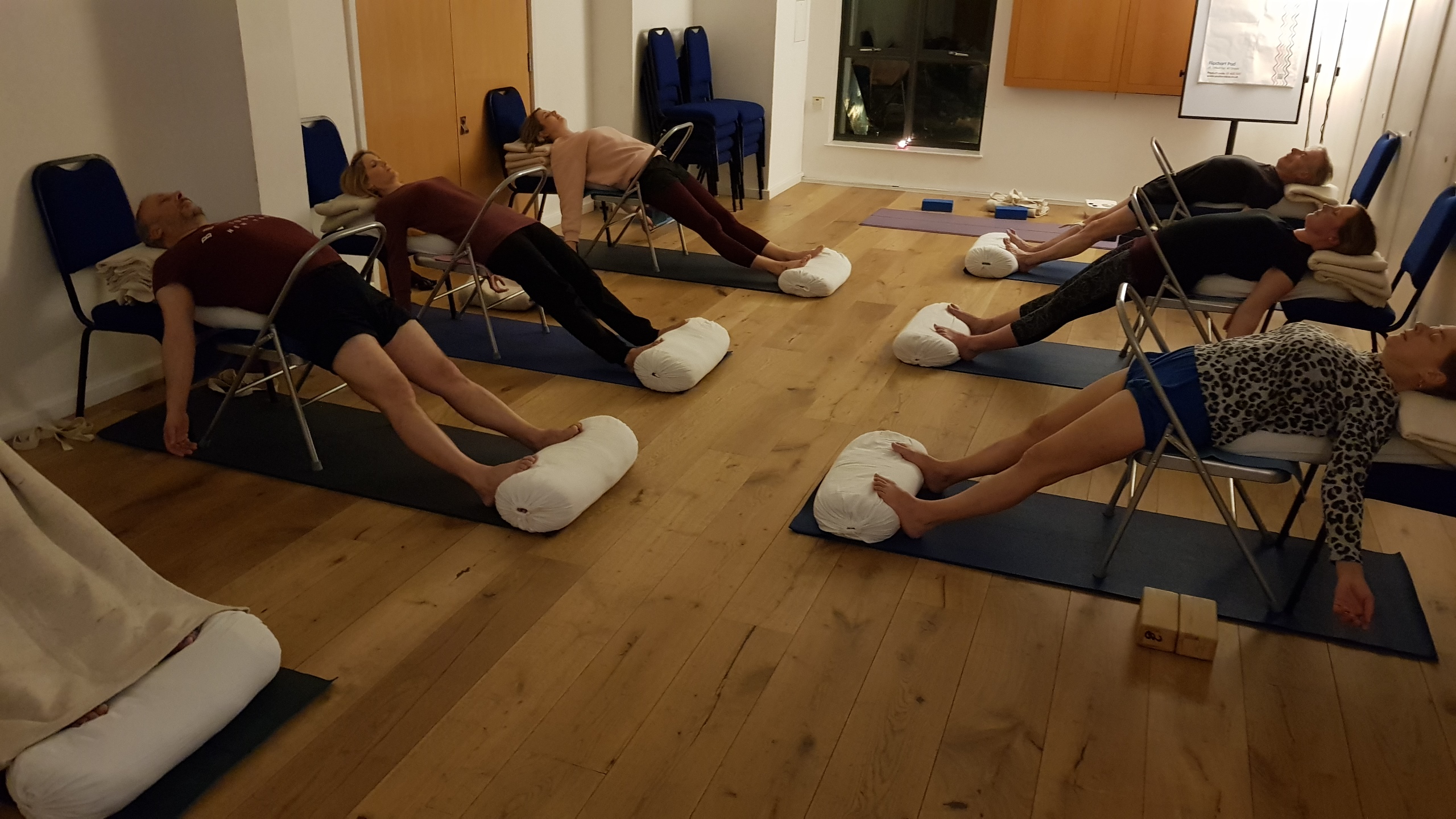 #yogainforesthill #iyengaryoga #onlineyoga #robbieyoga #graziayoga #yogamat #yogaprop