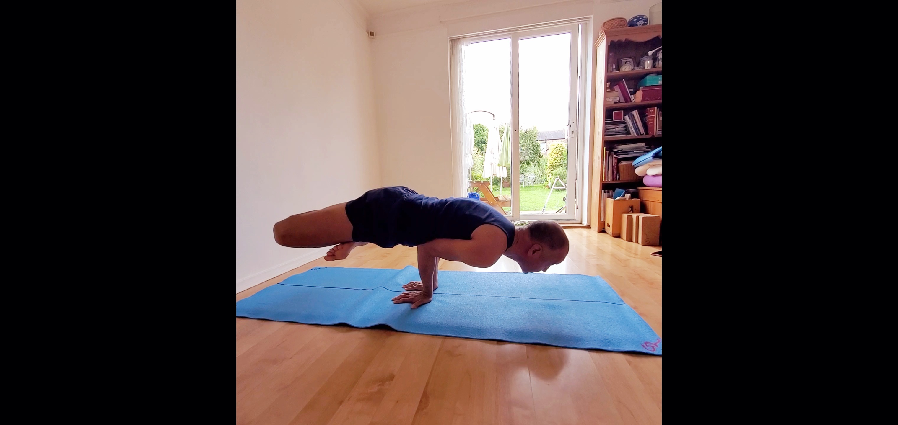#yogainforesthill #iyengaryoga #onlineyoga #robbieyoga #graziayoga #yogamat #yogaprop