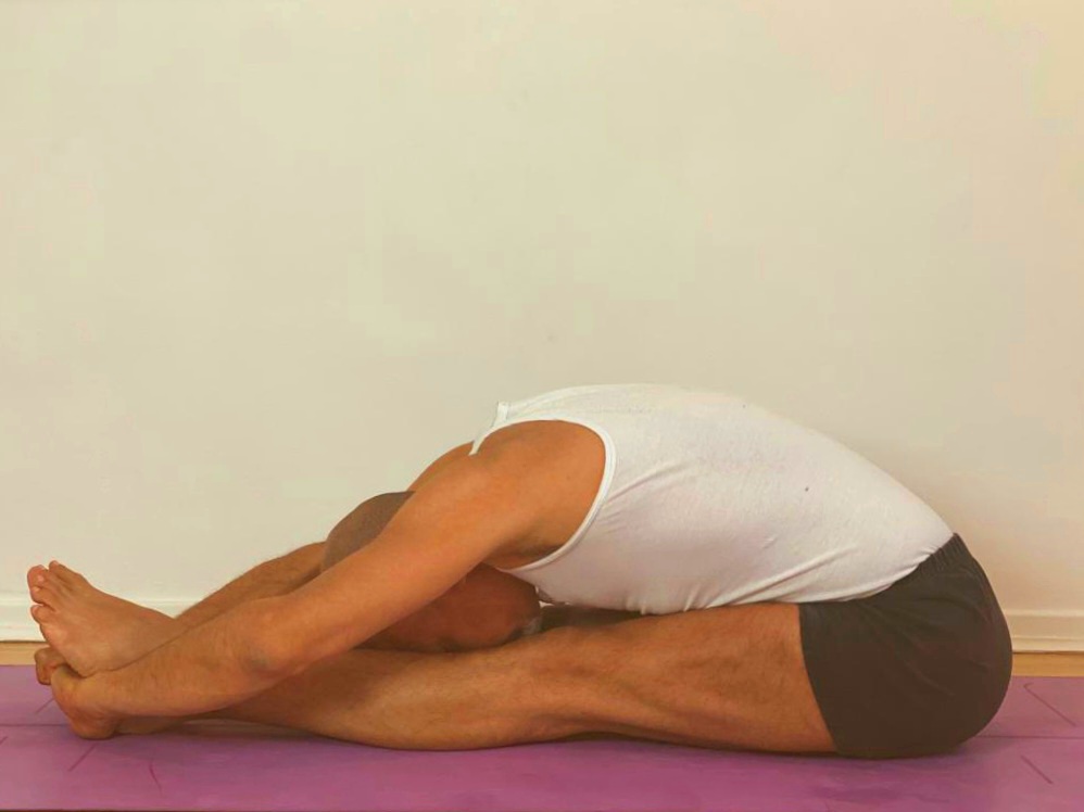 #yogainforesthill #iyengaryoga #onlineyoga #robbieyoga #graziayoga #yogamat #yogaprop