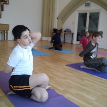#yogaforkids #yogaforchildren #yoga4kids #yogainforesthill #iyengaryoga #onlineyoga #iyengaryoga #robbieyoga #graziayoga