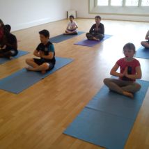 #yogaforkids #yogaforchildren #yoga4kids #yogainforesthill #iyengaryoga #onlineyoga #iyengaryoga #robbieyoga #graziayoga