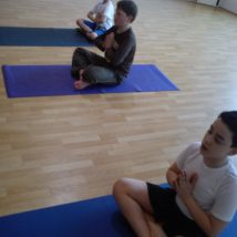 #yogaforkids #yogaforchildren #yoga4kids #yogainforesthill #iyengaryoga #onlineyoga #iyengaryoga #robbieyoga #graziayoga